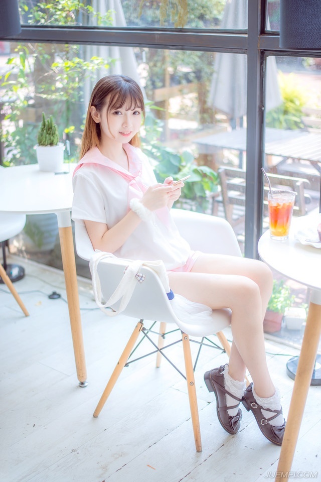 任何不能打倒你的，将会使你更加坚强。